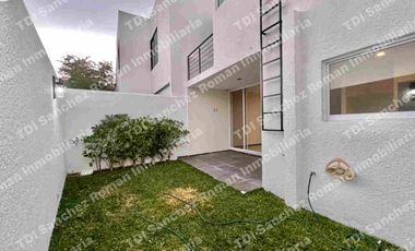 En Venta Casa 3Recamaras con baño cada una en Condominio “La Rioja Residencial”  av Lopez Mateos 7000 en el Sur
