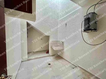 En Venta Casa 3Recamaras con baño cada una en Condominio “La Rioja Residencial”  av Lopez Mateos 7000 en el Sur