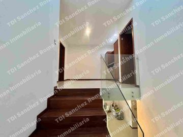 En Venta Casa 3Recamaras con baño cada una en Condominio “La Rioja Residencial”  av Lopez Mateos 7000 en el Sur