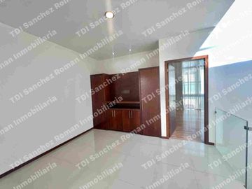 En Venta Casa 3Recamaras con baño cada una en Condominio “La Rioja Residencial”  av Lopez Mateos 7000 en el Sur