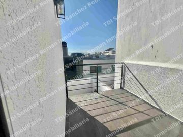 En Venta Casa 3Recamaras con baño cada una en Condominio “La Rioja Residencial”  av Lopez Mateos 7000 en el Sur
