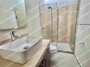 En Venta Casa 3Recamaras con baño cada una en Condominio “La Rioja Residencial”  av Lopez Mateos 7000 en el Sur