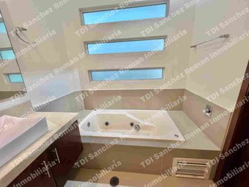 En Venta Casa 3Recamaras con baño cada una en Condominio “La Rioja Residencial”  av Lopez Mateos 7000 en el Sur