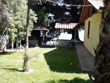 PARCELA CON CASA A ORILLA DE LAGO RAPEL