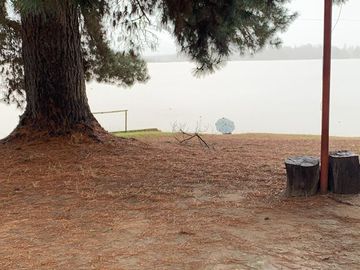 PARCELA CON CASA A ORILLA DE LAGO RAPEL