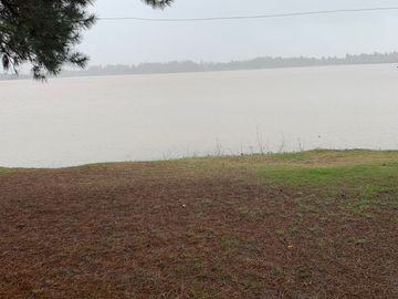 PARCELA CON CASA A ORILLA DE LAGO RAPEL