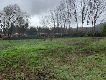 PARCELA CON CASA A ORILLA DE LAGO RAPEL