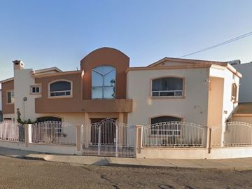 CASA MUY AMPLIA EN ESQUINA, LOMA DORADA, ENSENADA, BAJA CALIFORNIA