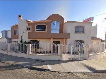 CASA MUY AMPLIA EN ESQUINA, LOMA DORADA, ENSENADA, BAJA CALIFORNIA