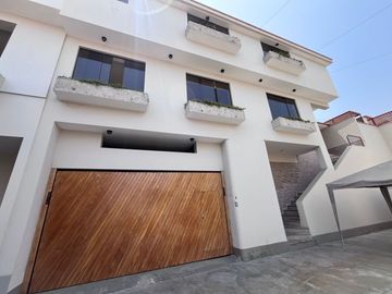 CASA EN VENTA EN ZONA EXCLUSIVA Y RESIDENCIAL – SOL DE LA MOLINA