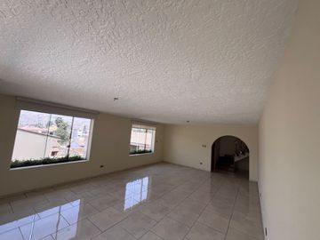 CASA EN VENTA EN ZONA EXCLUSIVA Y RESIDENCIAL – SOL DE LA MOLINA