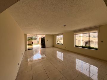 CASA EN VENTA EN ZONA EXCLUSIVA Y RESIDENCIAL – SOL DE LA MOLINA