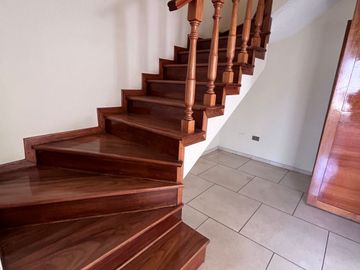 CASA EN VENTA EN ZONA EXCLUSIVA Y RESIDENCIAL – SOL DE LA MOLINA