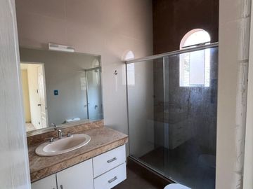 CASA EN VENTA EN ZONA EXCLUSIVA Y RESIDENCIAL – SOL DE LA MOLINA
