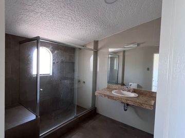 CASA EN VENTA EN ZONA EXCLUSIVA Y RESIDENCIAL – SOL DE LA MOLINA