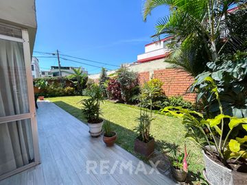VENTA DE CASA EN ESQUINA DE 429.54M2 EN SAN BORJA