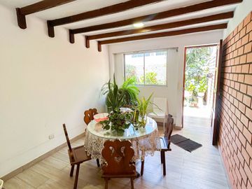 VENTA DE CASA EN ESQUINA DE 429.54M2 EN SAN BORJA
