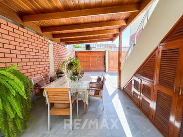 VENTA DE CASA EN ESQUINA DE 429.54M2 EN SAN BORJA