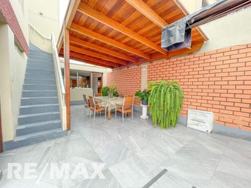 VENTA DE CASA EN ESQUINA DE 429.54M2 EN SAN BORJA