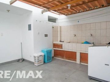VENTA DE CASA EN ESQUINA DE 429.54M2 EN SAN BORJA