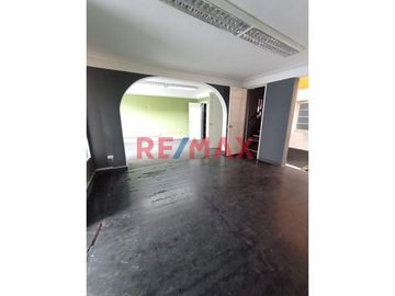 Venta De Casa Como Terreno Ubicada En La Mejor Zona De Miraflores