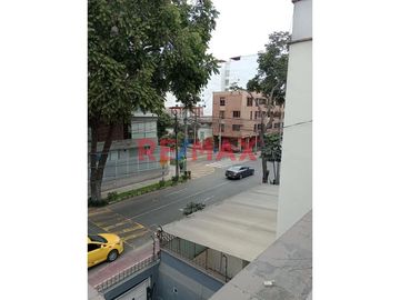 Venta De Casa Como Terreno Ubicada En La Mejor Zona De Miraflores