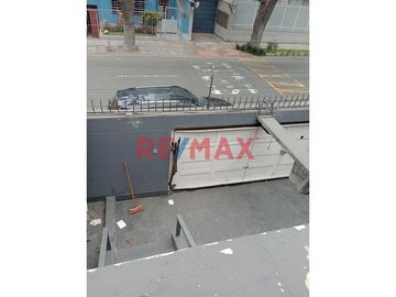 Venta De Casa Como Terreno Ubicada En La Mejor Zona De Miraflores