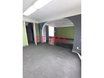 Venta De Casa Como Terreno Ubicada En La Mejor Zona De Miraflores