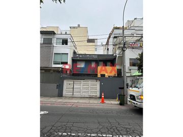 Venta De Casa Como Terreno Ubicada En La Mejor Zona De Miraflores