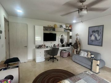 ¡Descubre esta obra maestra arquitectónica! Venta casa dúplex en Villa Santos