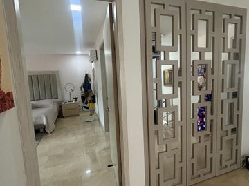 ¡Descubre esta obra maestra arquitectónica! Venta casa dúplex en Villa Santos