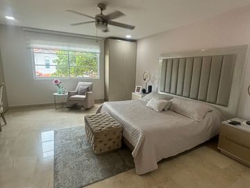 ¡Descubre esta obra maestra arquitectónica! Venta casa dúplex en Villa Santos