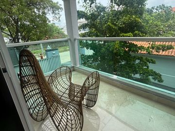 ¡Descubre esta obra maestra arquitectónica! Venta casa dúplex en Villa Santos