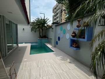 ¡Descubre esta obra maestra arquitectónica! Venta casa dúplex en Villa Santos