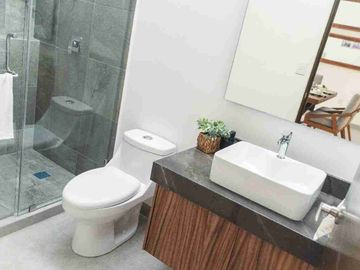 VENDO CASA UNA PLANTA CON SUPER BONO DE $100,000 ZONA NORTE LEON LOMA ALTA