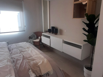 Amplia casa en venta con cochera techada