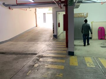 VENTA DEPARTAMENTO CON COCHERA  MIRAFLORES