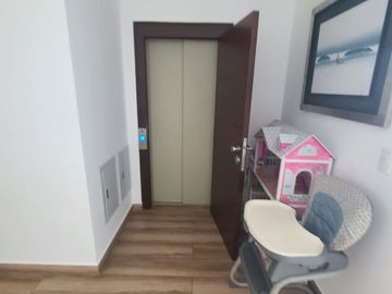 VENTA DEPARTAMENTO CON COCHERA  MIRAFLORES