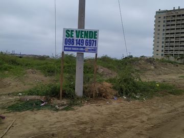 VENTA  4000 m2 SALINAS, sector Las Conchas, atrás de la Torre Oceánica, a 1 cuadra del Mar y a 1 cuadra de la. Ia Principal de Salinas