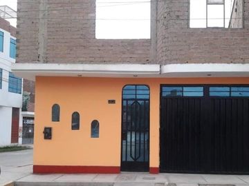 VENDO CASA EN ESQUINA FRENTE A PARQUE