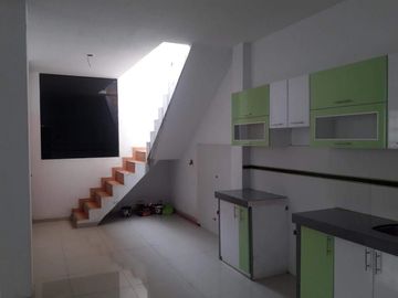 VENDO CASA EN ESQUINA FRENTE A PARQUE