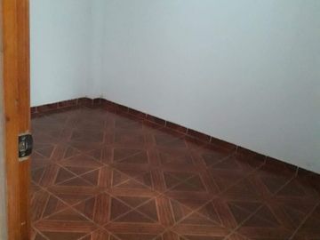 VENDO CASA EN ESQUINA FRENTE A PARQUE