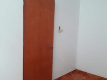 VENDO CASA EN ESQUINA FRENTE A PARQUE