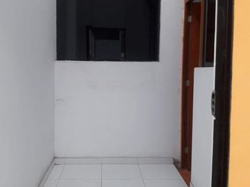 VENDO CASA EN ESQUINA FRENTE A PARQUE