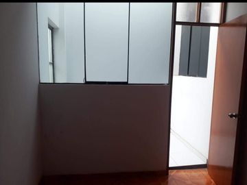VENDO CASA EN ESQUINA FRENTE A PARQUE