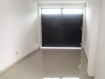 VENDO CASA EN ESQUINA FRENTE A PARQUE