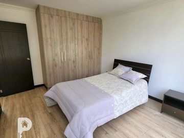 3 dormitorios, 2 parqueaderos y 1 estudio. En La Armenia 2. Valle de los Chillos. 3 pisos.