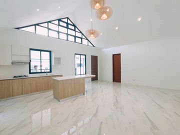 FOR SALE RENOVATED STYLISH DESIGN MODERN BUNGALOW HOUSE IN BF RESORT