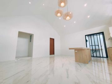 FOR SALE RENOVATED STYLISH DESIGN MODERN BUNGALOW HOUSE IN BF RESORT