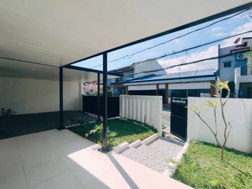FOR SALE RENOVATED STYLISH DESIGN MODERN BUNGALOW HOUSE IN BF RESORT